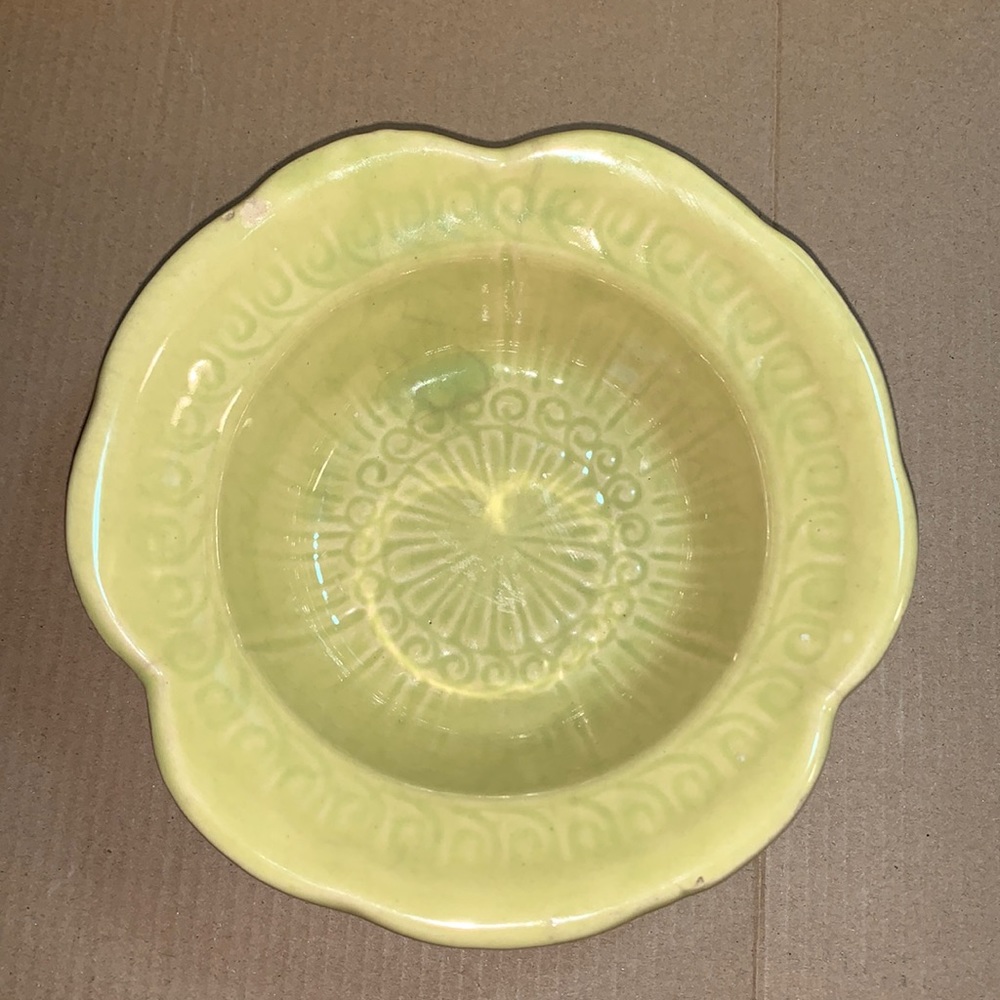 VINTAGE  MCCOY POTTERY U.S.A. ART POTTERY BOWL 6" YELLOW EMBOSSED